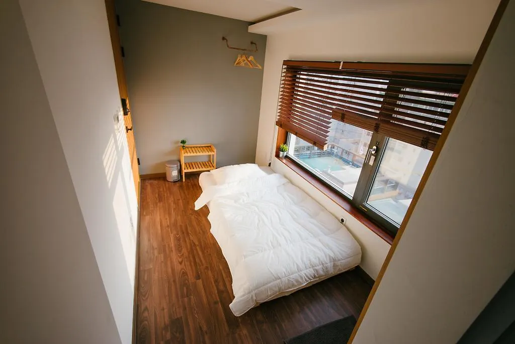 Morning Dew Guesthouse Busan 2*,  South Korea