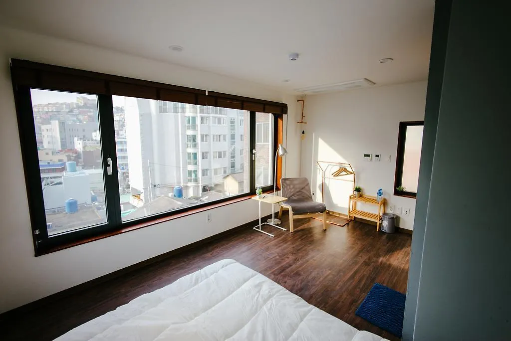 Morning Dew Guesthouse Busan 2*,  South Korea